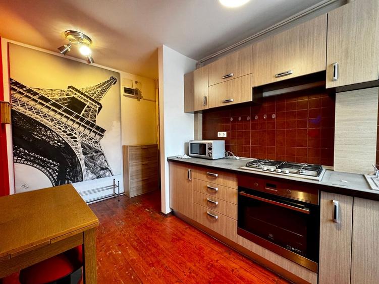 Apartament cu 2 camere semidecomandat, mobilat în Central