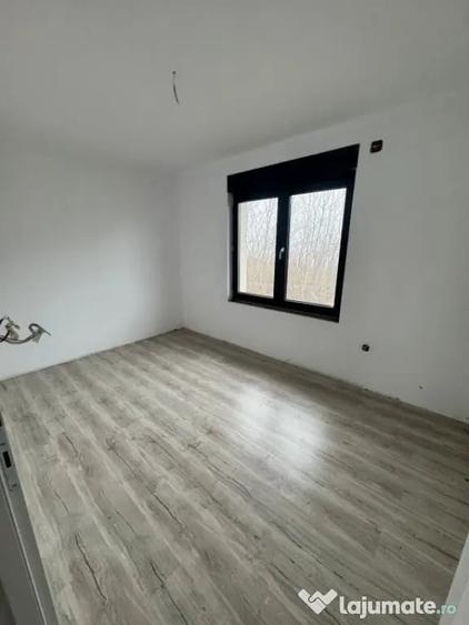 Casă cu 4 camere cu Teren 650 Mp în Satu Nou de Jos
