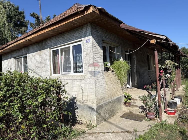 Casă individuală cu 2 camere cu Teren 1500 Mp în Bârgău