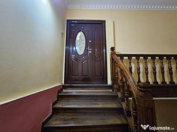 Apartament cu 6 camere decomandat în Calea Victoriei