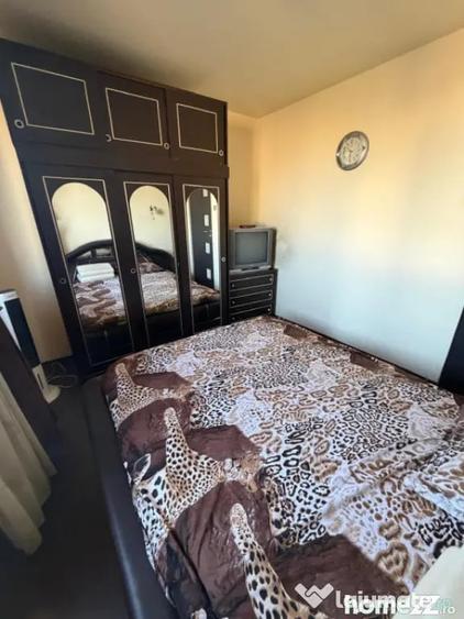 Apartament cu 3 camere decomandat în Calea București