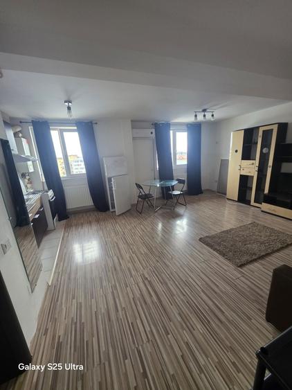 Garsonieră decomandată în Roșu