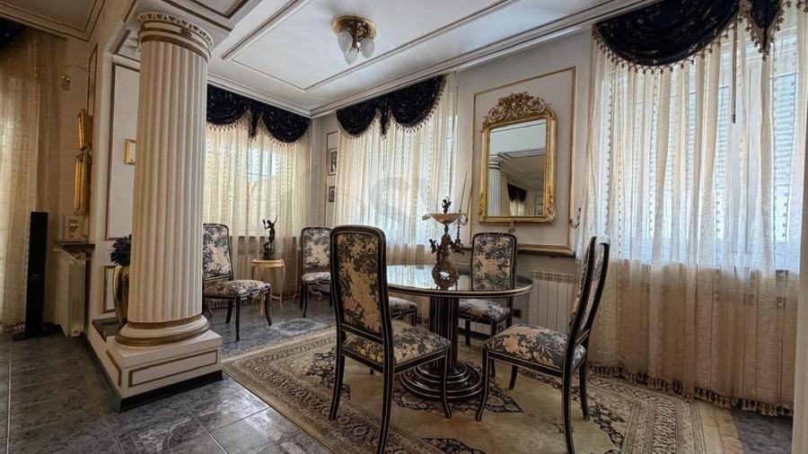 Casă cu 5 camere cu Teren 2800 Mp în Ferme
