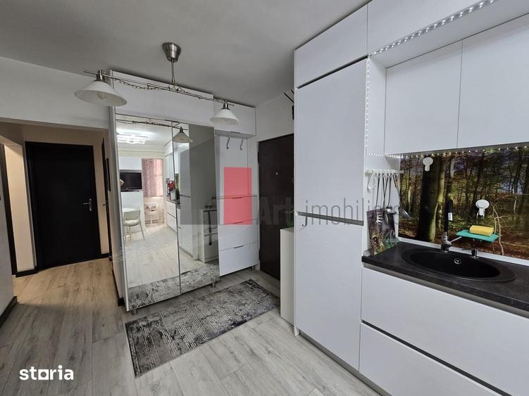 Apartament cu 3 camere decomandat în Crângași
