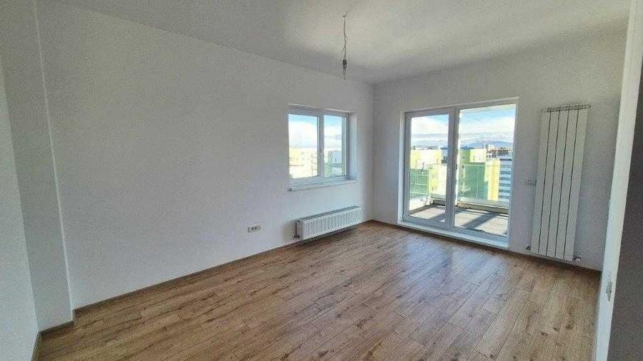 Apartament cu 3 camere decomandat în Tractorul