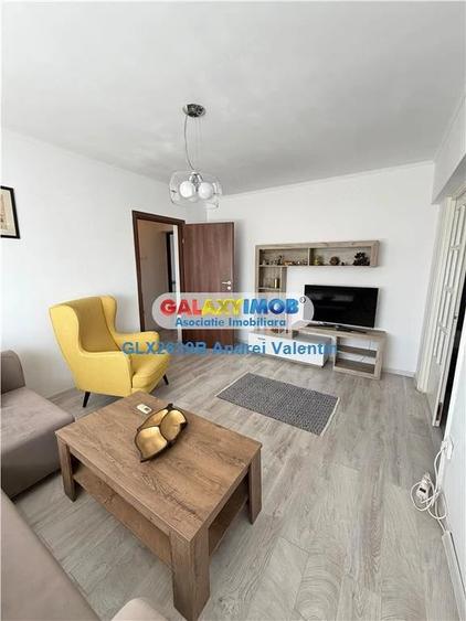 Apartament cu 3 camere semidecomandat în Berceni