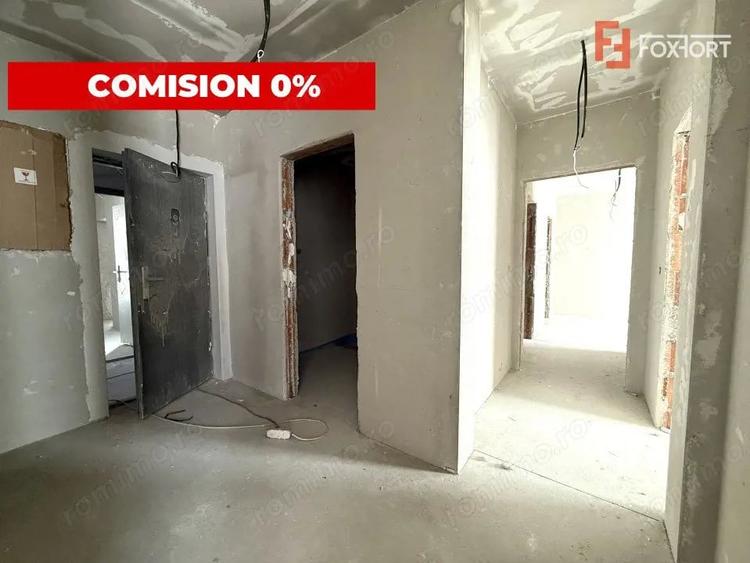 Apartament cu 3 camere decomandat în Aradului