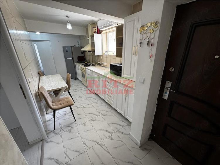 Apartament cu 3 camere semidecomandat în Crișan