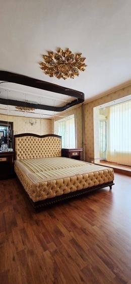 Apartament cu 3 camere decomandat în Drumul Taberei