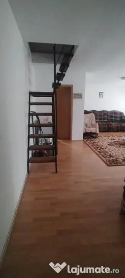 Apartament cu 3 camere nedecomandat în Central