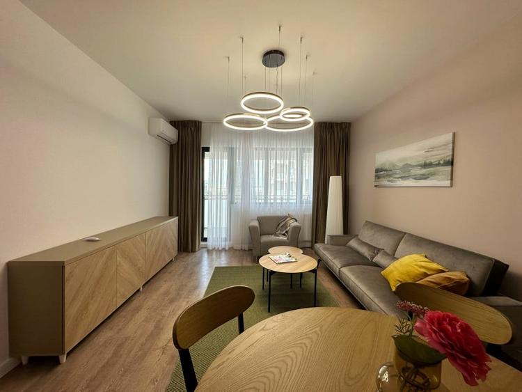 Apartament cu 2 camere decomandat, mobilat în Parcul Carol