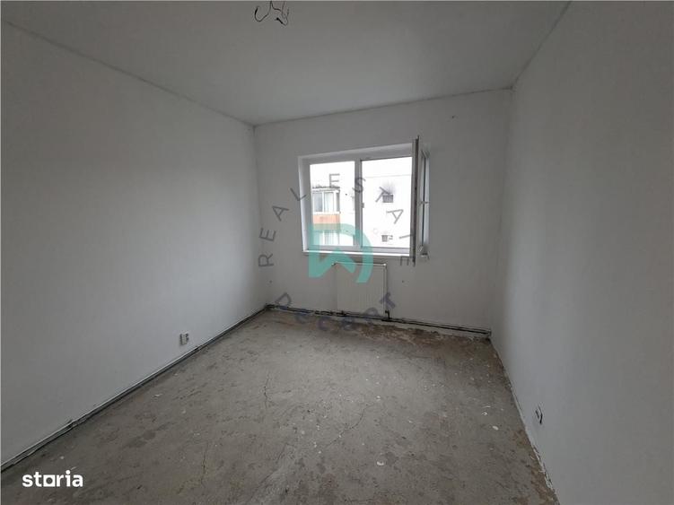 Apartament cu 4 camere în Hărmanului
