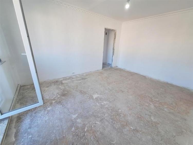 Apartament cu 2 camere semidecomandat în 9 Mai