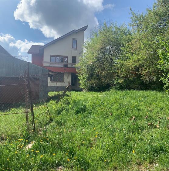 Casă individuală cu 10 camere cu Piscina în Breaza