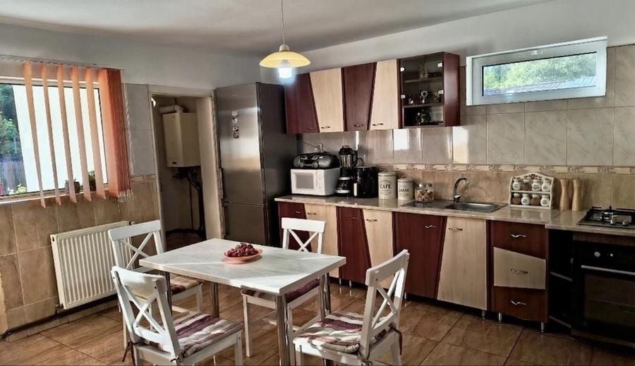 Casă cu 4 camere în Războieni