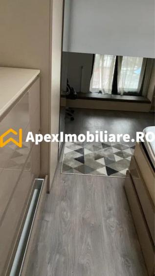 Apartament cu 3 camere semidecomandat în 1 Mai