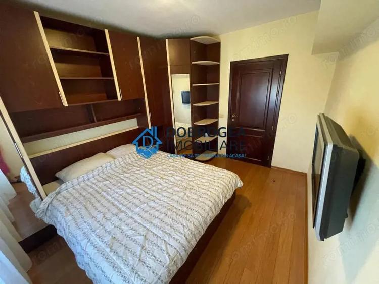Apartament cu 3 camere decomandat în Păcii