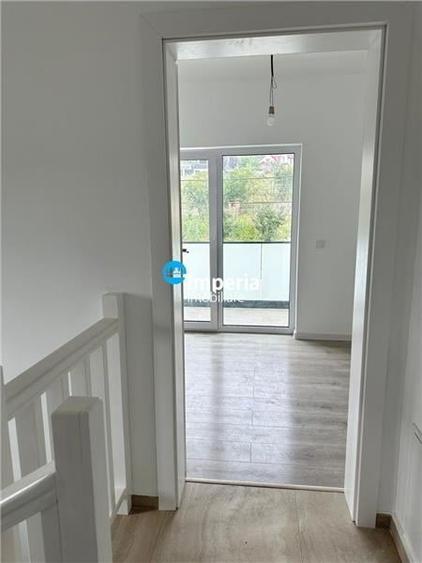 Duplex cu 4 camere cu Teren 300 Mp în Hlincea
