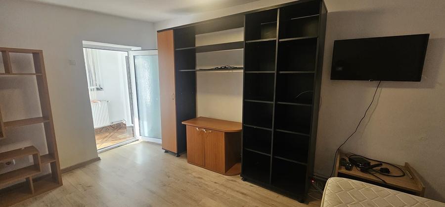 Inchiriez apartament la curte - 5
