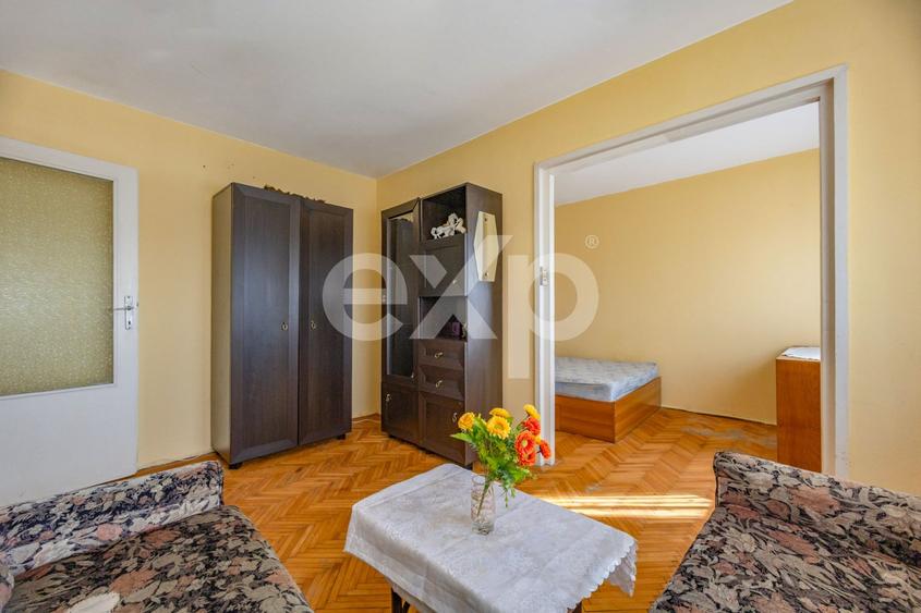 Apartament cu 3 camere semidecomandat în Șagului