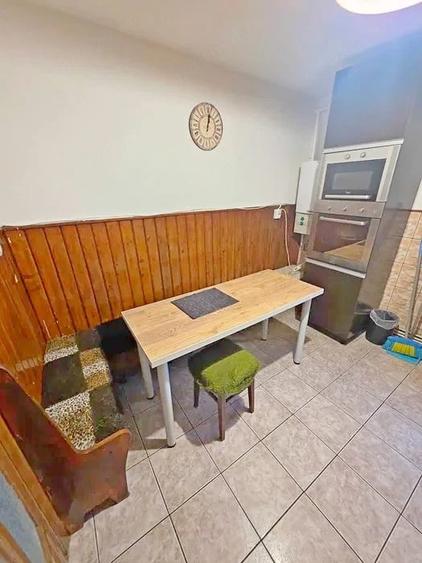 Apartament cu 3 camere decomandat în Dâmbovița