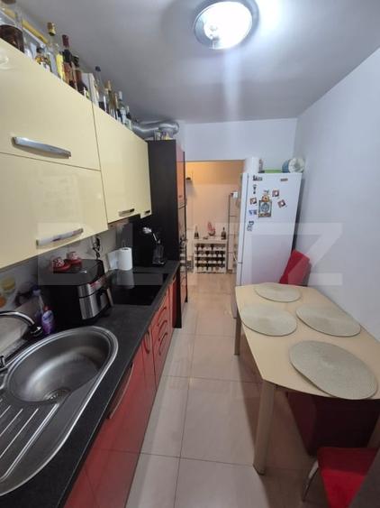 Apartament cu 3 camere decomandat, mobilat în Noua