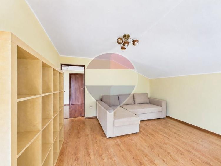 Casă individuală cu 6 camere cu Teren 7320 Mp în Curcani