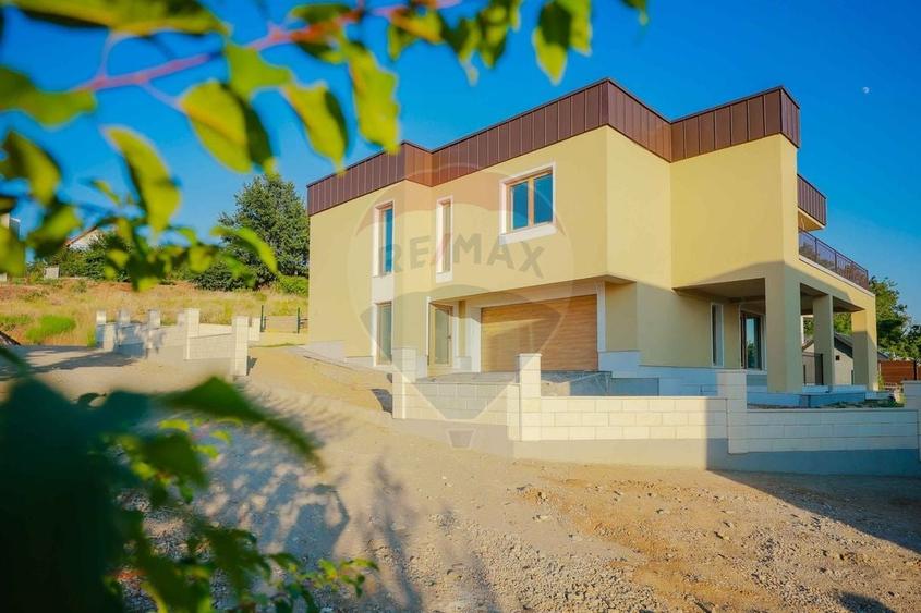 Casă individuală cu 6 camere cu Teren 700 Mp în Dealuri Oradea
