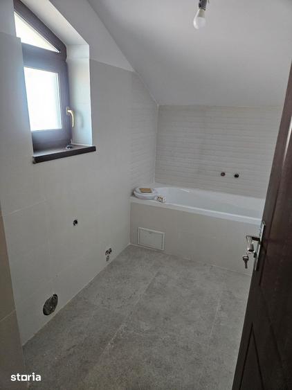 Casă cu 6 camere cu Teren 600 Mp în Bordei