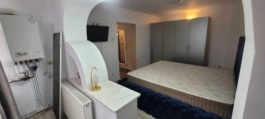Garsonieră decomandată în Central