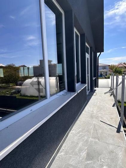 Spațiu comercial, de 220 mp, în Sânmartin
