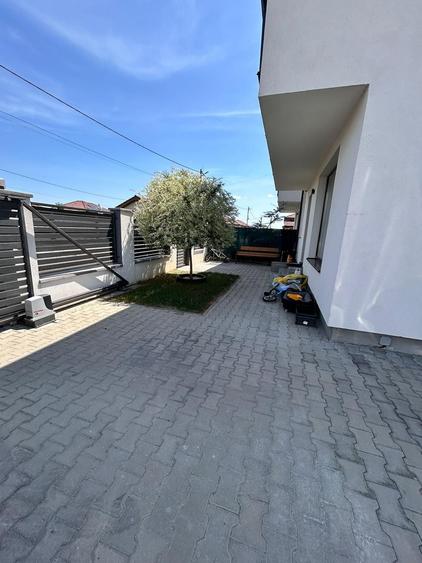 Casă cu 4 camere în Săsar