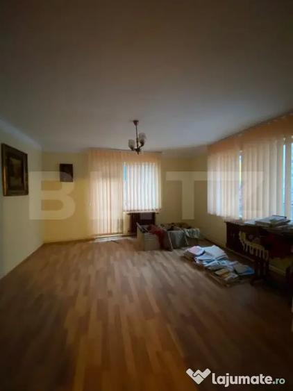 Casă cu 7 camere cu Teren 500 Mp în Ștefan cel Mare