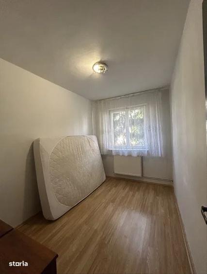 Apartament cu 3 camere semidecomandat în Dâmbu Pietros