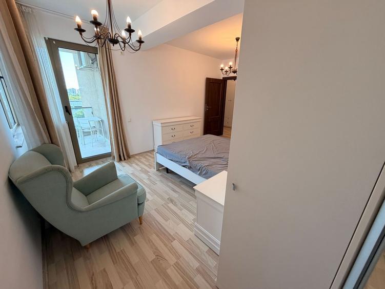 Apartament cu 3 camere semidecomandat, mobilat în Cotroceni
