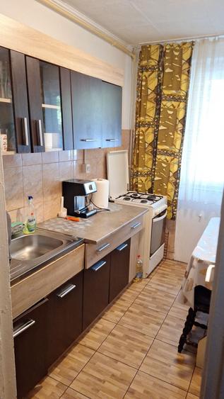 Apartament cu 3 camere semidecomandat în Crângași