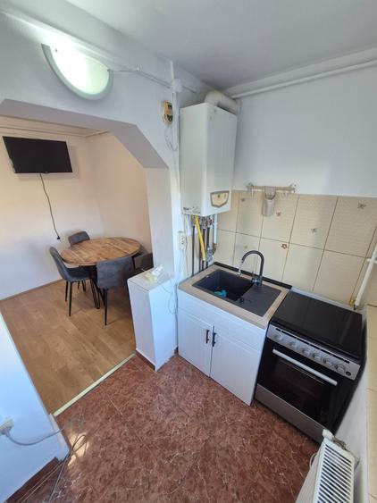 Apartament cu 3 camere decomandat în Spitalul Județean