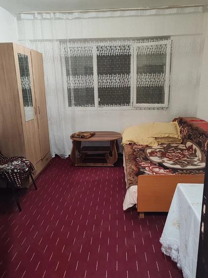 Apartament cu 4 camere semidecomandat în Central