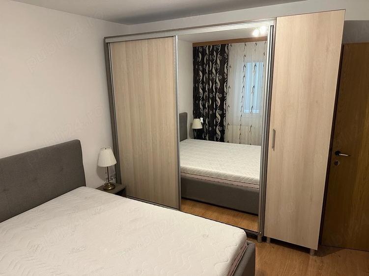 Apartament cu 3 camere decomandat în Girocului