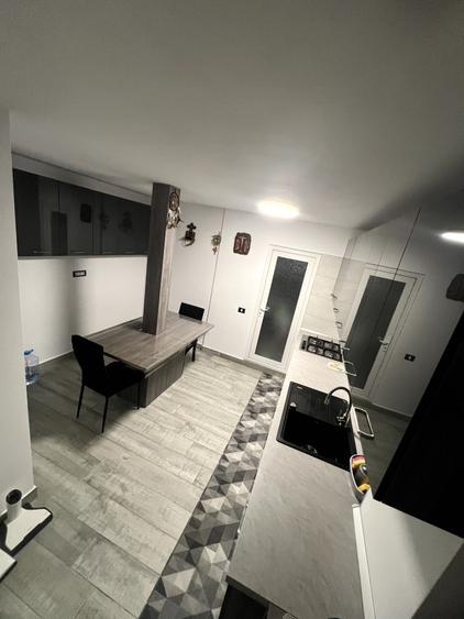 Apartament cu 4 camere decomandat în Central