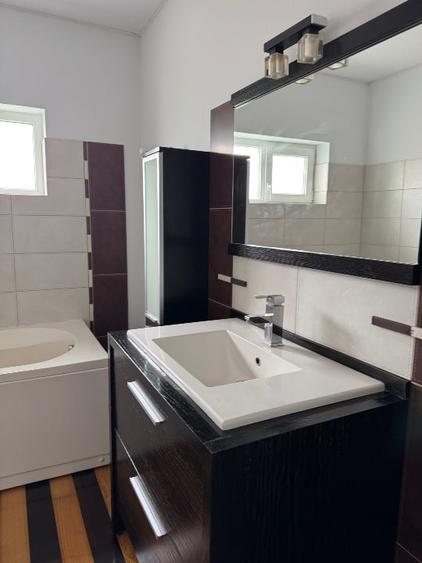 Apartament cu 3 camere decomandat, mobilat în Dumbrăvița
