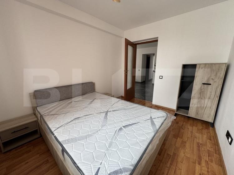 Apartament cu 3 camere semidecomandat, mobilat în Central