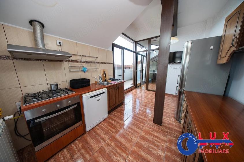 Apartament cu 3 camere decomandat în Neptun