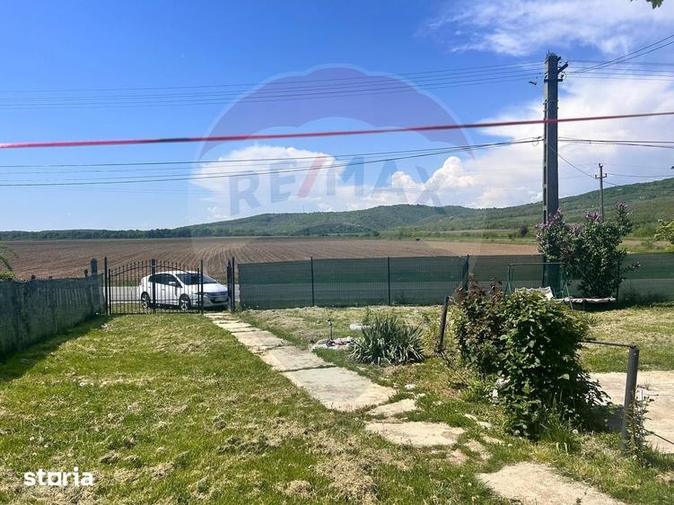 Casă cu 4 camere cu Teren 1071 Mp în Dumbrăvești