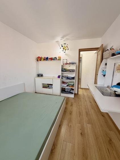 Apartament cu 3 camere decomandat, mobilat în Lipovei