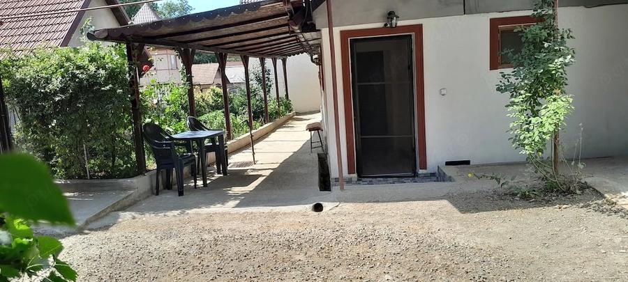 Casă cu 2 camere cu Teren 300 Mp în Central