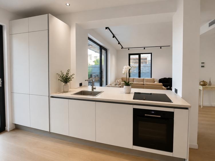 Apartament cu 4 camere decomandat în Pipera