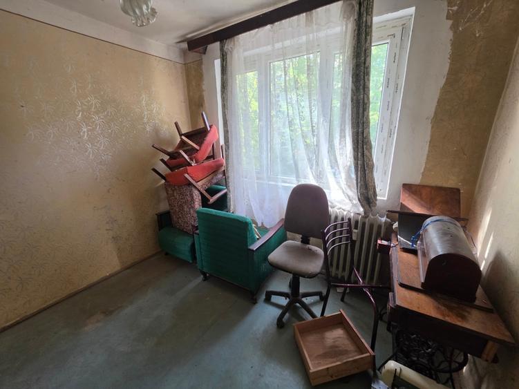 Apartament cu 3 camere semidecomandat în 1 Decembrie 1918