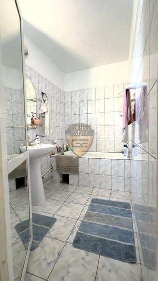 Casă individuală cu 4 camere cu Canalizare în Palazu Mare