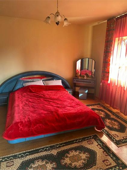 Casă cu Teren 1738 Mp în Cheșa